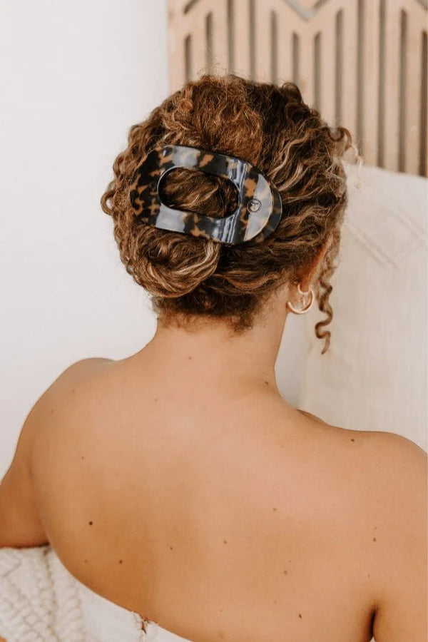 Tortoise Flat Round Clip (L)